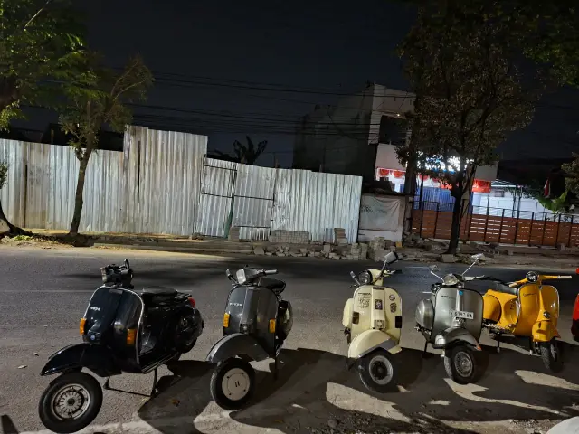 Rental motor vespa classic